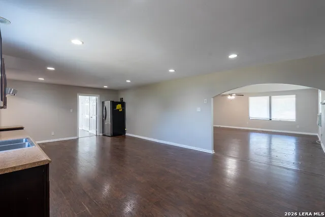 620 Viewpoint Dr Poteet, TX 78065