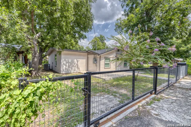 422 Apolonio St. Uvalde, TX 78801