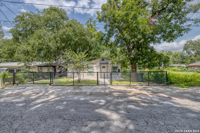 422 Apolonio St. Uvalde, TX 78801