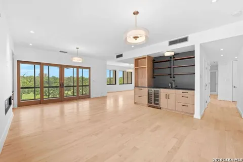 4001 New Braunfels #APT 302A