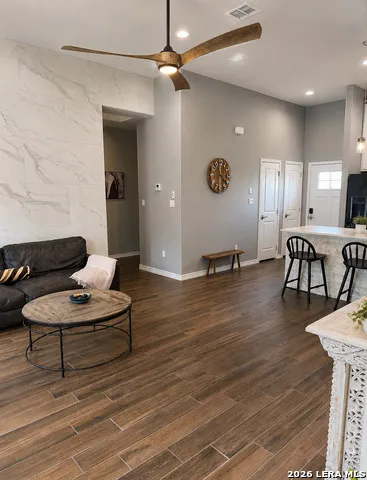 231 Navarro Xing #7B Seguin, TX 78155