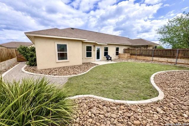 231 Navarro Xing #7B Seguin, TX 78155