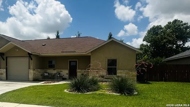 231 Navarro Xing #7B Seguin, TX 78155