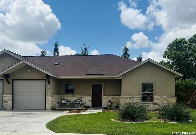 231 Navarro Xing #7B Seguin, TX 78155