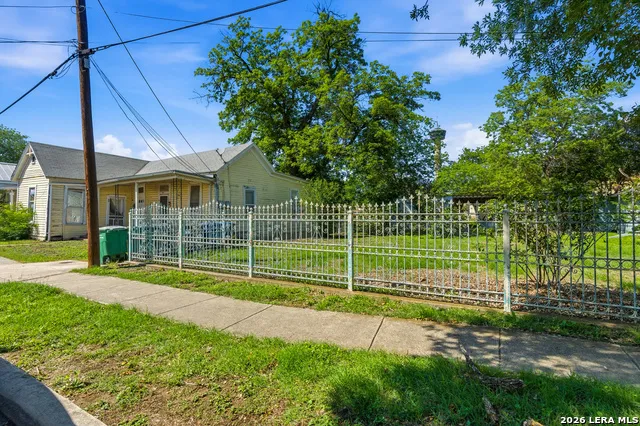 221 Leigh San Antonio, TX 78210