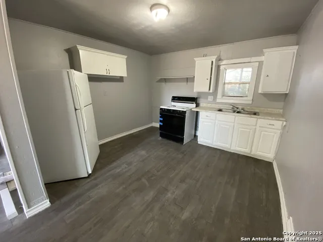148 GIFFORD ST San Antonio, TX 78211
