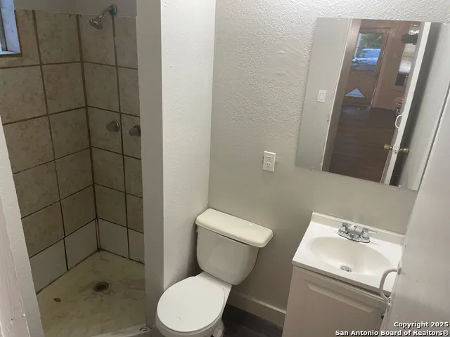 148 GIFFORD ST San Antonio, TX 78211