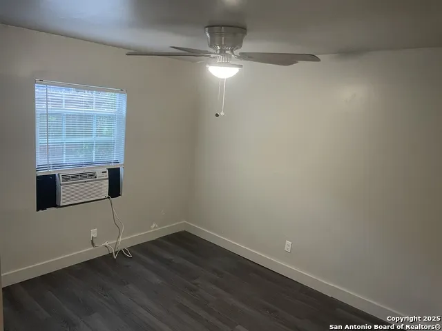 148 GIFFORD ST San Antonio, TX 78211