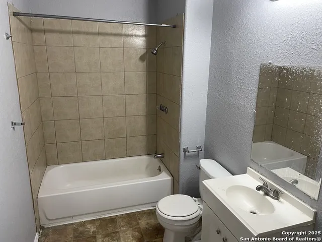 148 GIFFORD ST San Antonio, TX 78211