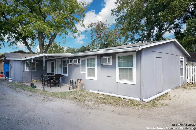 148 GIFFORD ST San Antonio, TX 78211