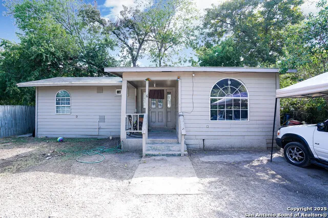 148 GIFFORD ST San Antonio, TX 78211