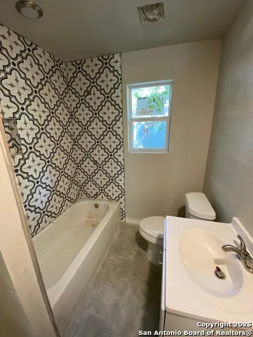 148 GIFFORD ST San Antonio, TX 78211