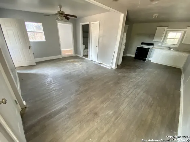 148 GIFFORD ST San Antonio, TX 78211