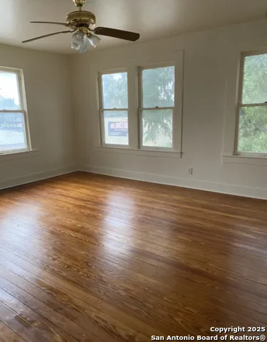 1221 Center San Antonio, TX 78202