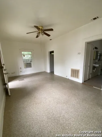1221 Center San Antonio, TX 78202