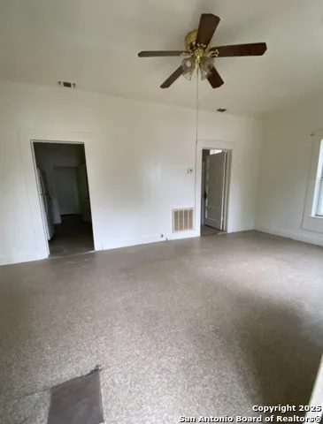 1221 Center San Antonio, TX 78202