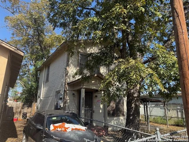 1221 Center San Antonio, TX 78202