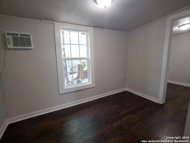 1529 WALTERS San Antonio, TX 78202