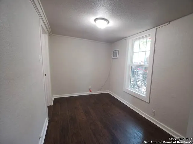 1529 WALTERS San Antonio, TX 78202