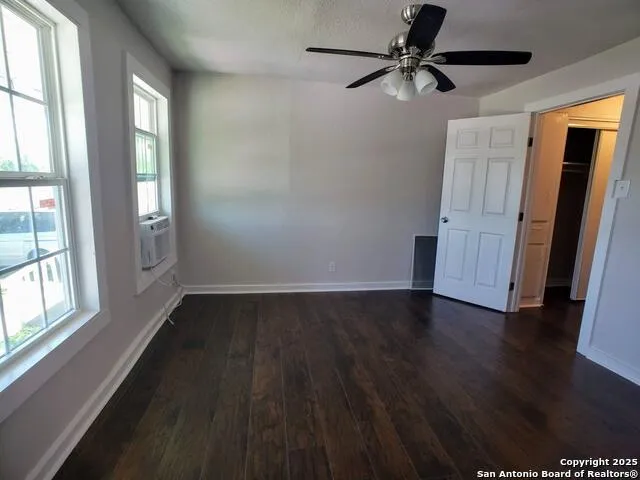 1529 WALTERS San Antonio, TX 78202