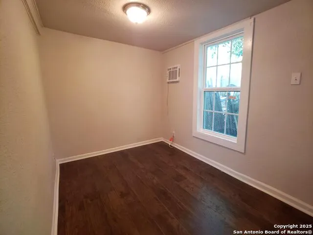 1529 WALTERS San Antonio, TX 78202
