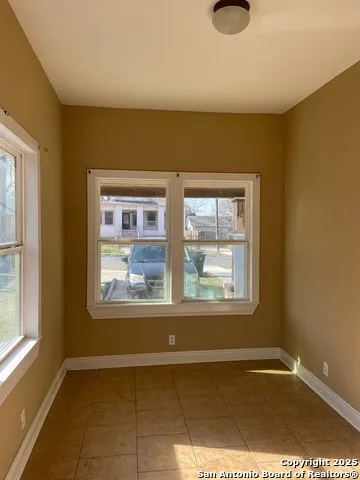 125 GLENWOOD CT San Antonio, TX 78210