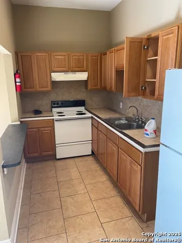 125 GLENWOOD CT San Antonio, TX 78210