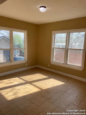 125 GLENWOOD CT San Antonio, TX 78210