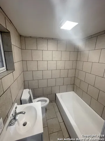 125 GLENWOOD CT San Antonio, TX 78210