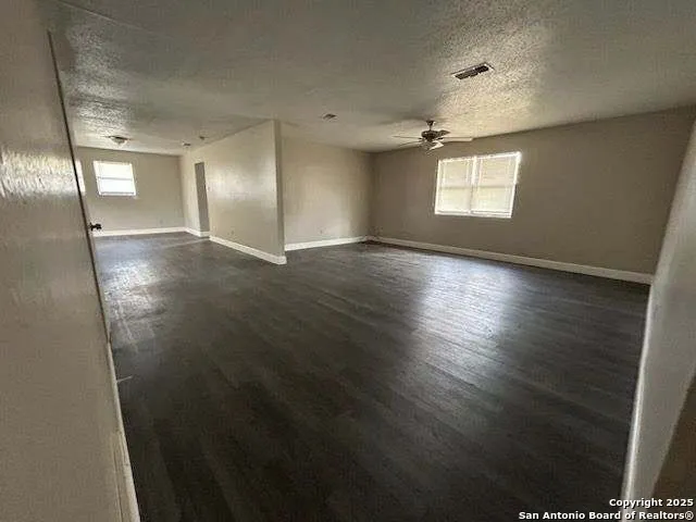 18234 Benton City Rd Von Ormy, TX 78073