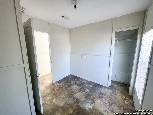 18234 Benton City Rd Von Ormy, TX 78073