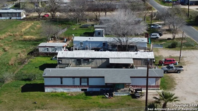 17189 Benton City Rd Von Ormy, TX 78073