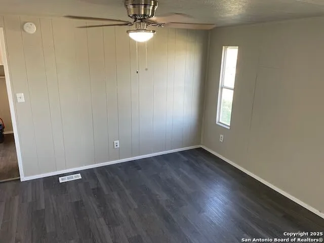 17189 Benton City Rd Von Ormy, TX 78073