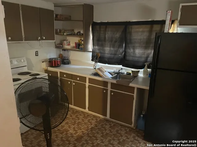 17189 Benton City Rd Von Ormy, TX 78073