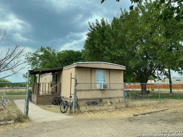 17189 Benton City Rd Von Ormy, TX 78073