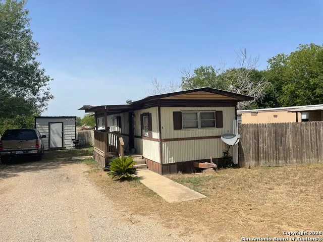 17189 Benton City Rd Von Ormy, TX 78073