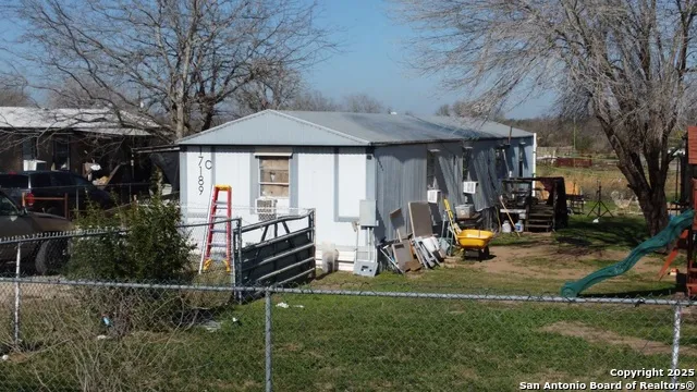 17189 Benton City Rd Von Ormy, TX 78073