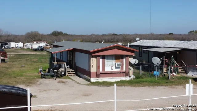 17189 Benton City Rd Von Ormy, TX 78073