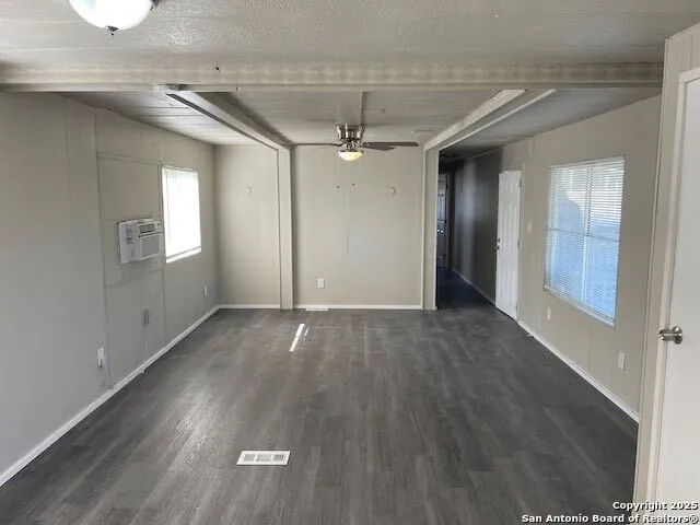17189 Benton City Rd Von Ormy, TX 78073