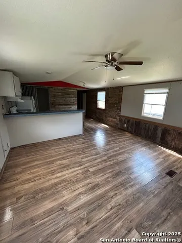 80 San Antonio St Campbellton, TX 78008
