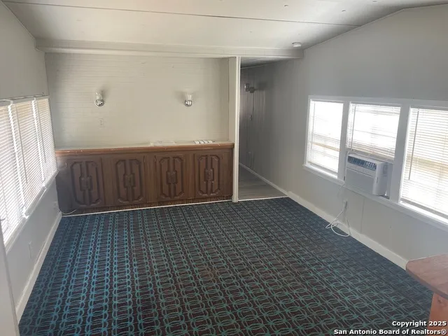 80 San Antonio St Campbellton, TX 78008
