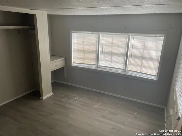 80 San Antonio St Campbellton, TX 78008