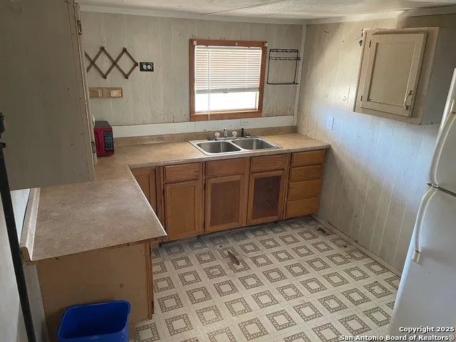 80 San Antonio St Campbellton, TX 78008