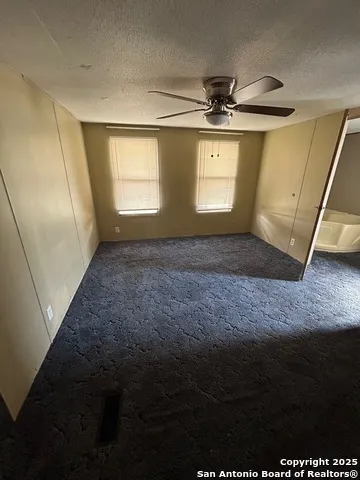 80 San Antonio St Campbellton, TX 78008