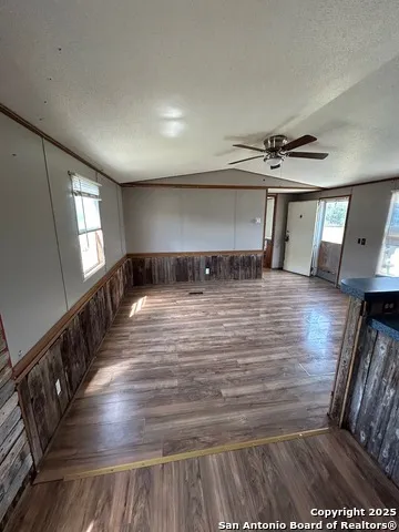 80 San Antonio St Campbellton, TX 78008