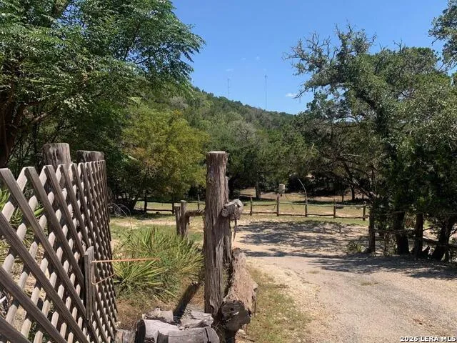 210 Mai Rd S Kerrville, TX 78028