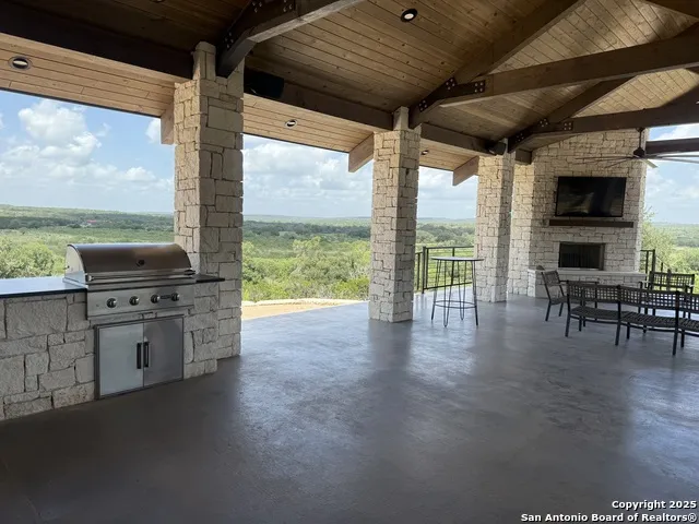 928 Enchanted View Canyon Lake, TX 78133