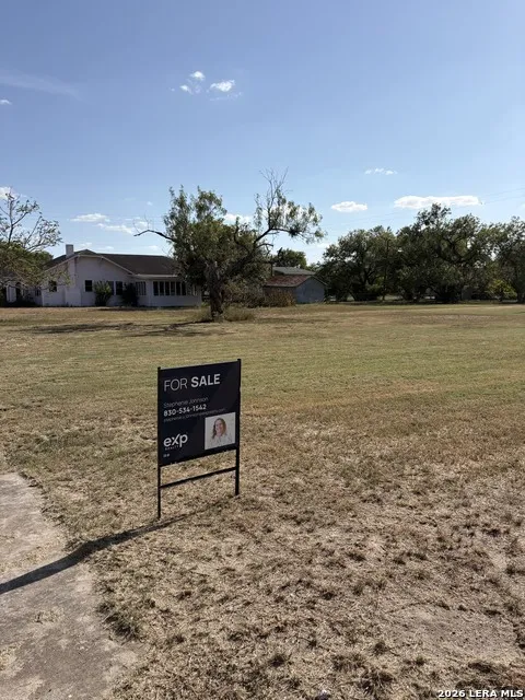 604 S 7TH ST Kenedy, TX 78119