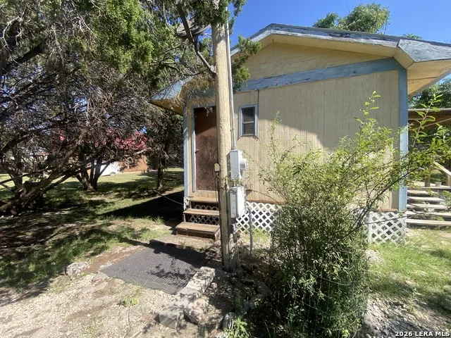 39 JIM DALRYMPLE DR Leakey, TX 78873