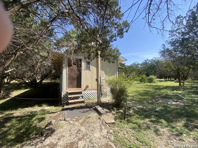 39 JIM DALRYMPLE DR Leakey, TX 78873
